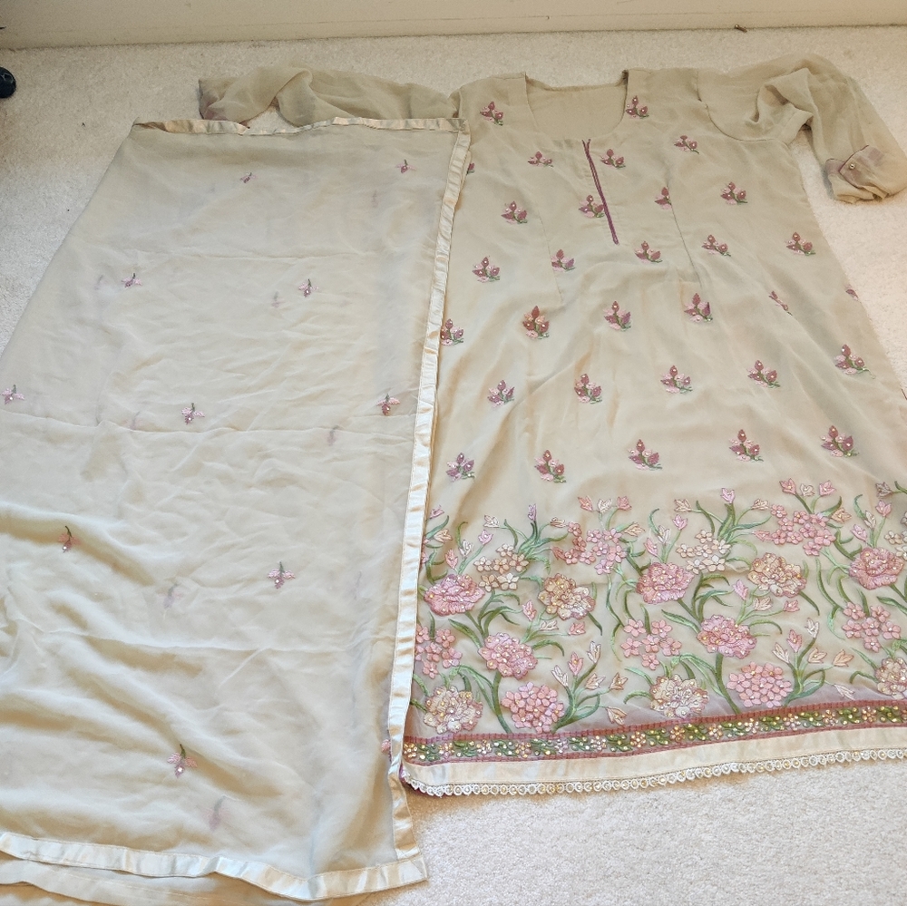 Pakistani/Indian shalwar kameez suit
